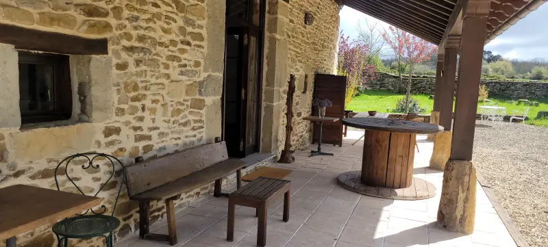 Porche y jardín