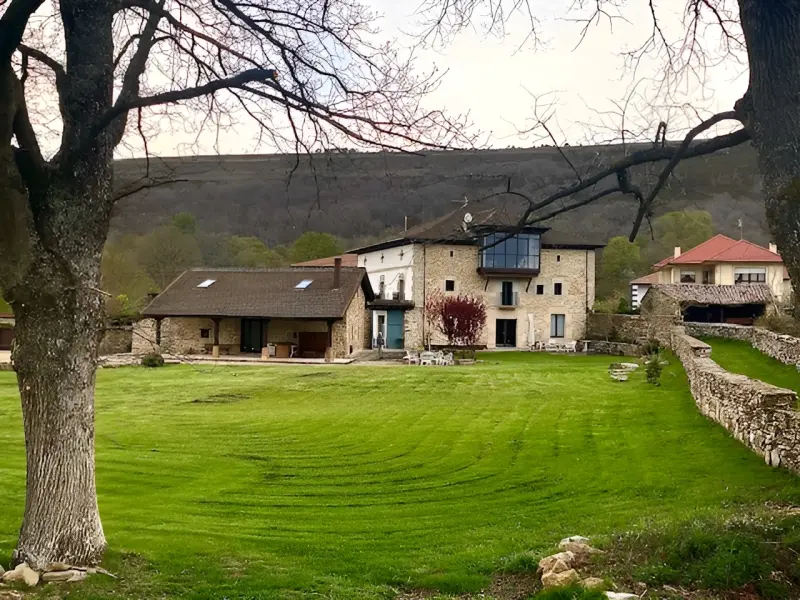 Porche y jardín